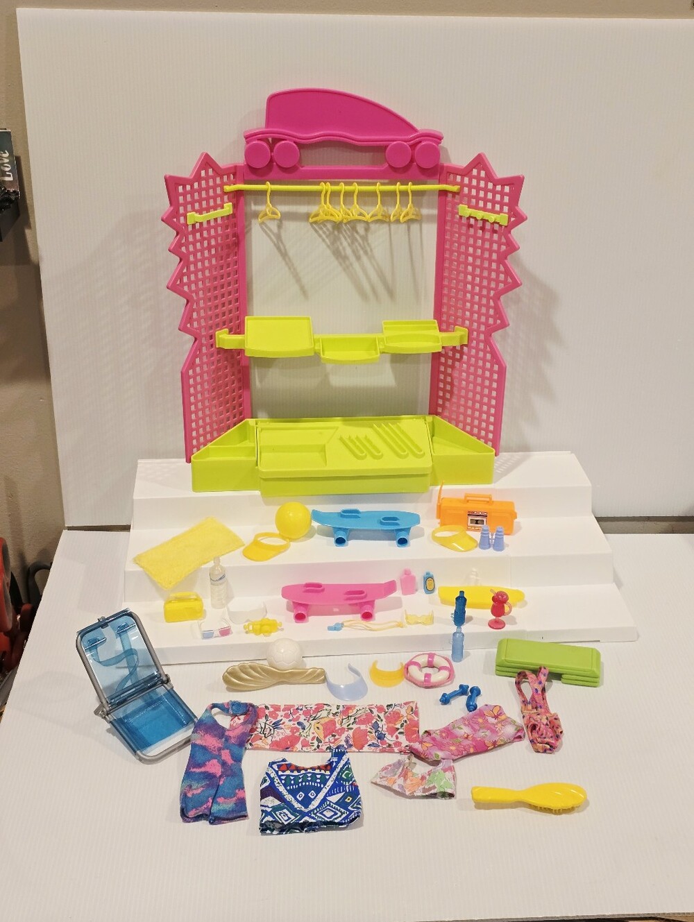 Vintage Barbie Sunsation Surf and Skate Shop and Beach Accessories Set 90's